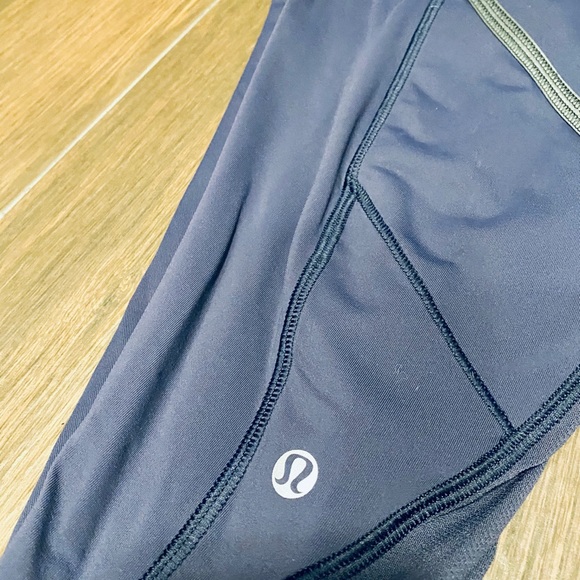 LULULEMON RUN A MARATHON CROP II, Size 4 - Picture 13 of 13